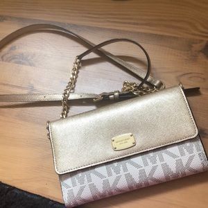 Authentic MK crossbody BEST OFFER